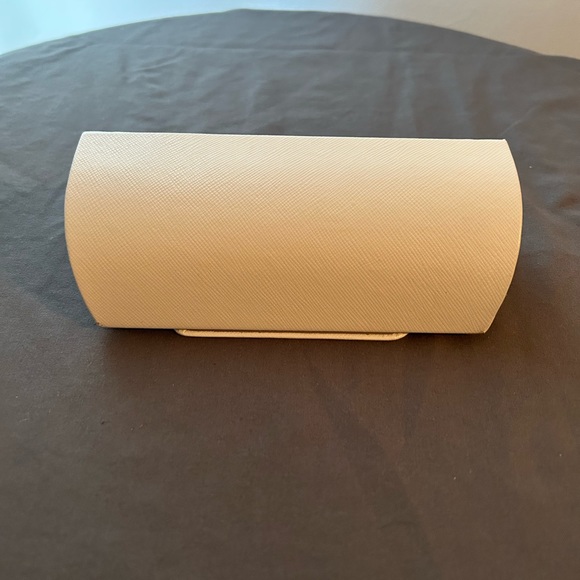 ☀️Host Pick☀️Michael Kors Glasses Case - Picture 4 of 5